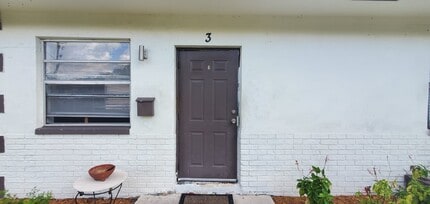 Building Photo - 921 SW 10th Dr