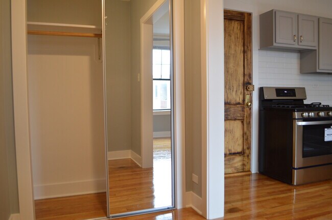 Foto del edificio - 1631 W Belmont Ave