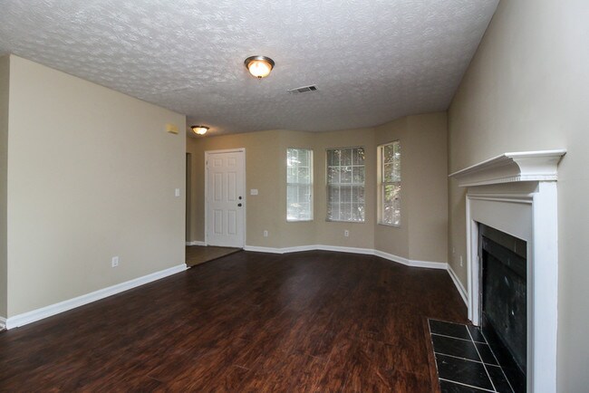 Building Photo - 594 Waynes Ct SE
