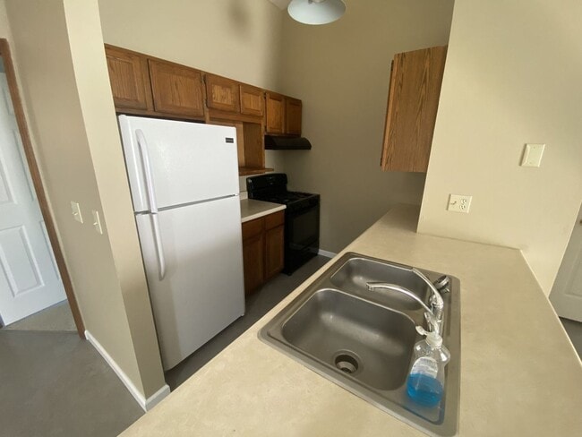 Building Photo - 3 Bedroom Duplex