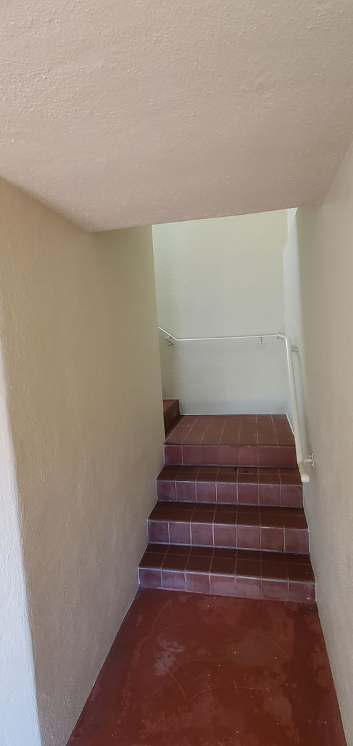 Building Photo - Beautifully Renovated Vintage  2 bedroom 2...