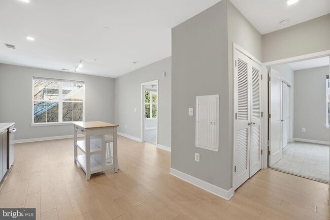 Building Photo - 989 S Buchanan St