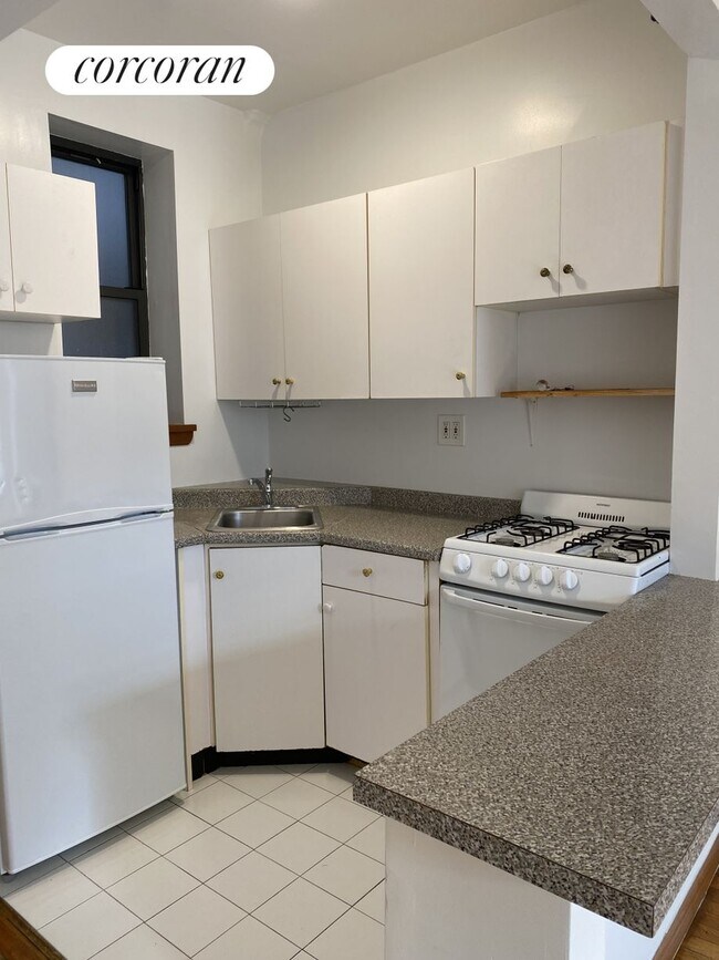 Building Photo - 139 W 83rd St