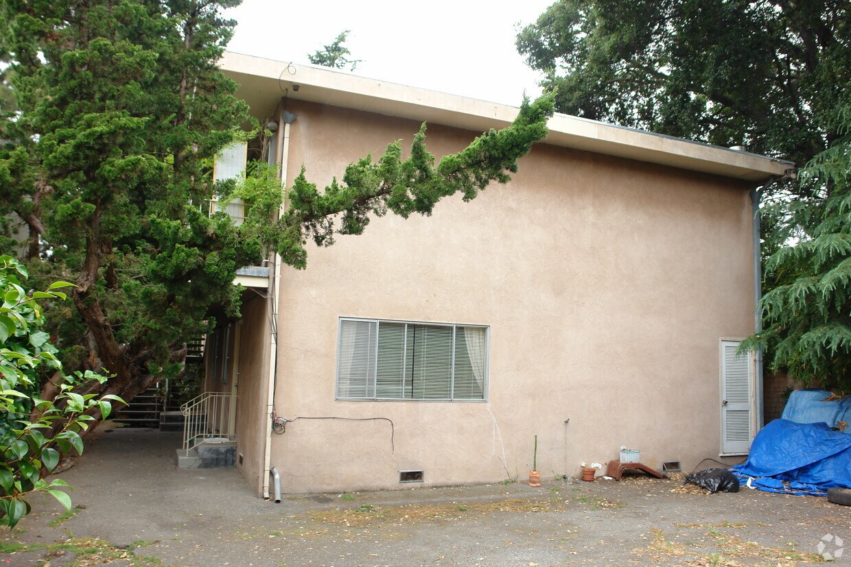 Building Photo - 2920 Hillegass Ave