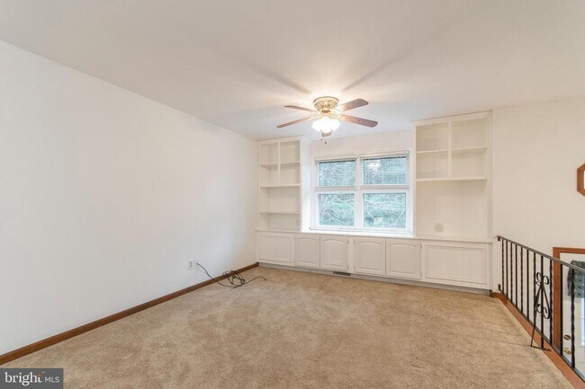 Building Photo - 136 S Lloyd Ave