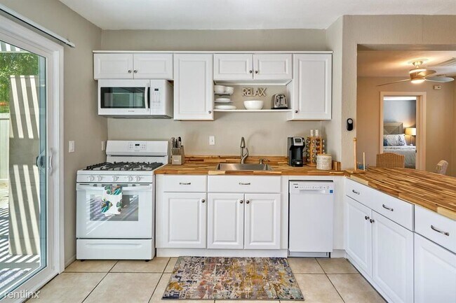 Building Photo - 1 br, 1 bath House - 477 E Via Colusa