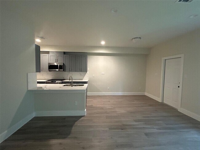 Foto del edificio - 5712 Harbrook Dr