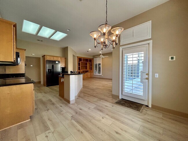 Foto del edificio - AVAILABLE NOW! 2 Bedroom 2 Bathroom + Den Home in the 55+ Community of Sun City!