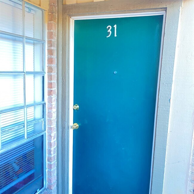 Foto del edificio - 5704 Edgemoor Dr