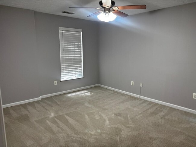 Foto del edificio - 3004 Hunting Ridge Dr