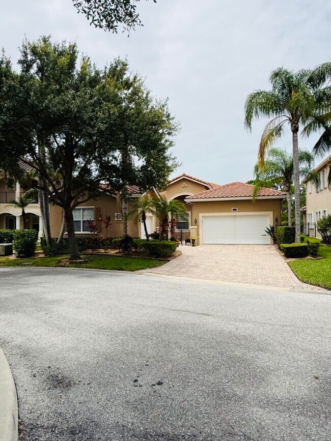 Building Photo - 5588 SW Bellflower Ct