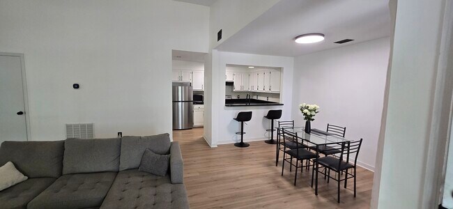 Foto del edificio - 448 Deerwood St