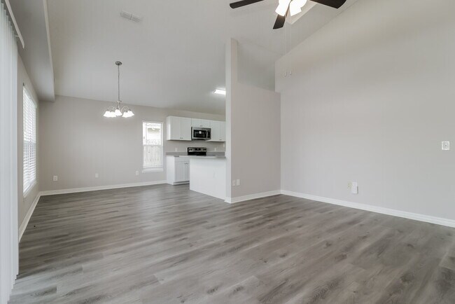 Building Photo - 4819 Fort Dodge St