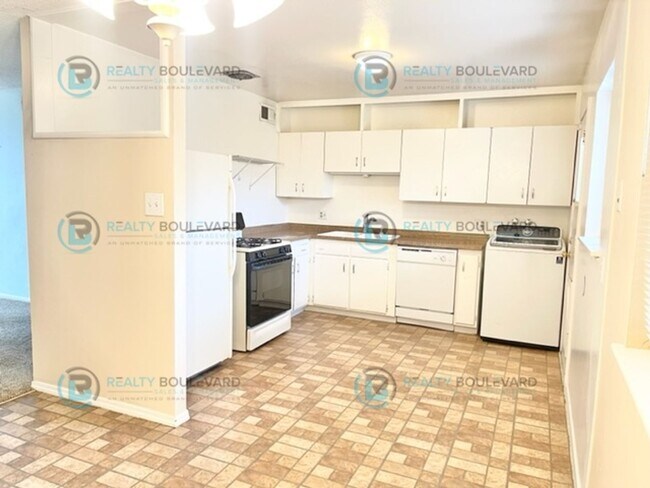 Foto del edificio - Cozy 3-Bedroom Home with Fenced Yard and G...