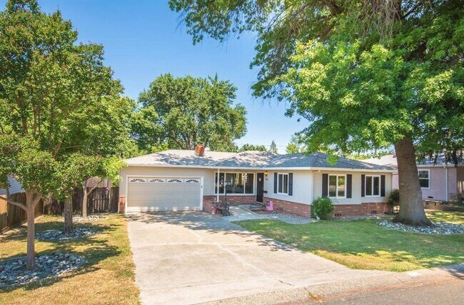 Foto del edificio - 1015 Hillcrest Ave