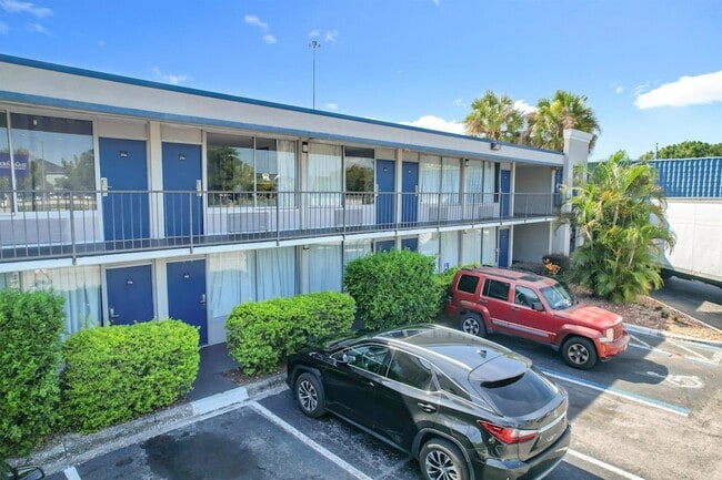 Building Photo - 4645 N Socrum Loop Rd