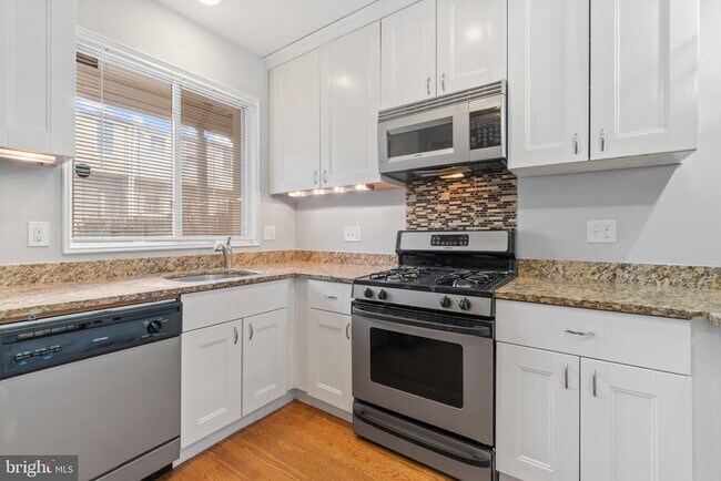Building Photo - 3501 Leverton Ave