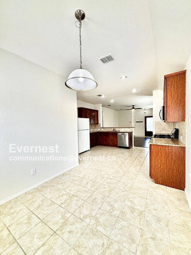 Foto del edificio - 12176 Walden Wood Dr
