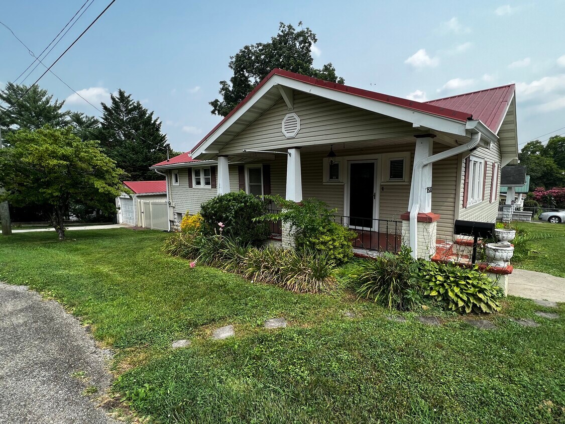 Primary Photo - 1820 Luttrell St