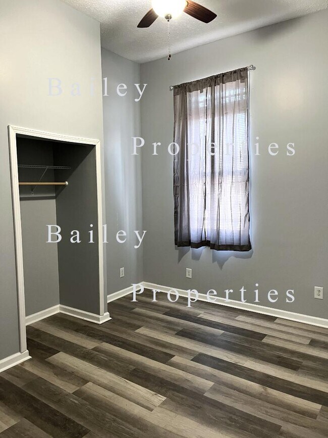 Building Photo - 947 S Brook St