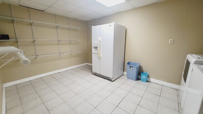 Building Photo - 7114 Terrace Dr