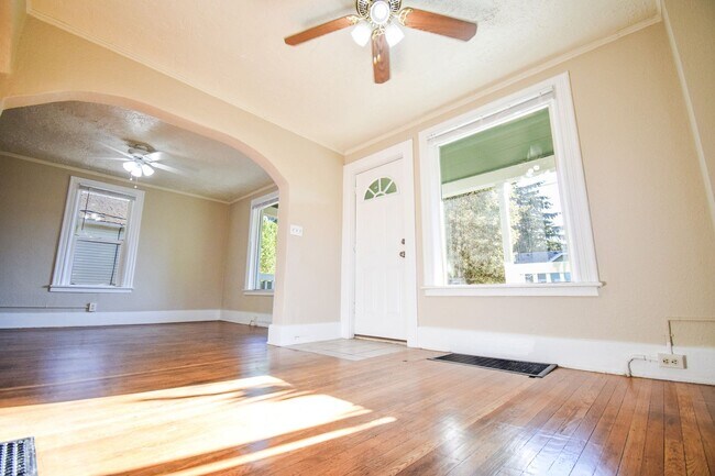 Foto del edificio - Beautiful 4 Bed 2 Bath Home in NE Portland!