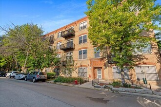 Building Photo - 1740 N Maplewood Ave