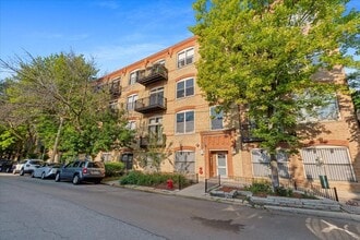 Building Photo - 1740 N Maplewood Ave