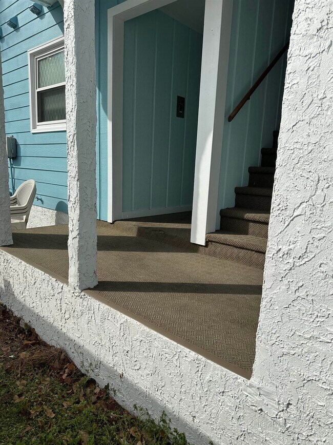 Building Photo - 420 Pine Ave