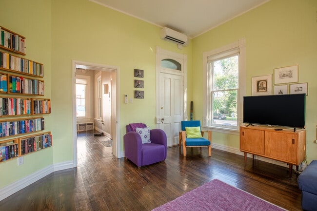 Building Photo - 425 2nd Ave