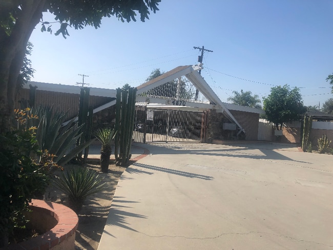 Photo - 4870 Abbott Rd House