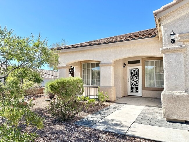 Foto del edificio - Single Story with 3 Car Garage & No HOA