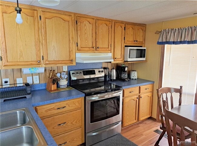 Building Photo - 402 Cory Dr