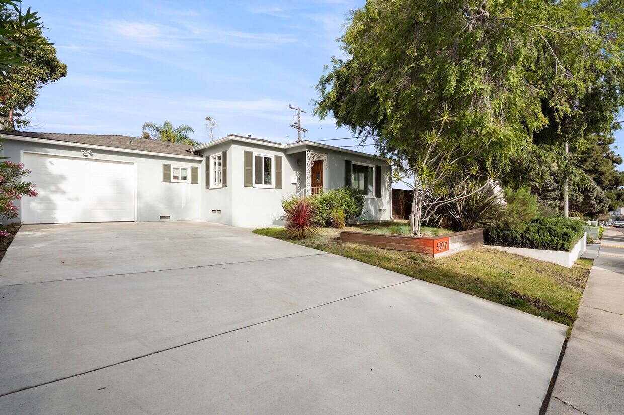Foto principal - 5277 Cass St