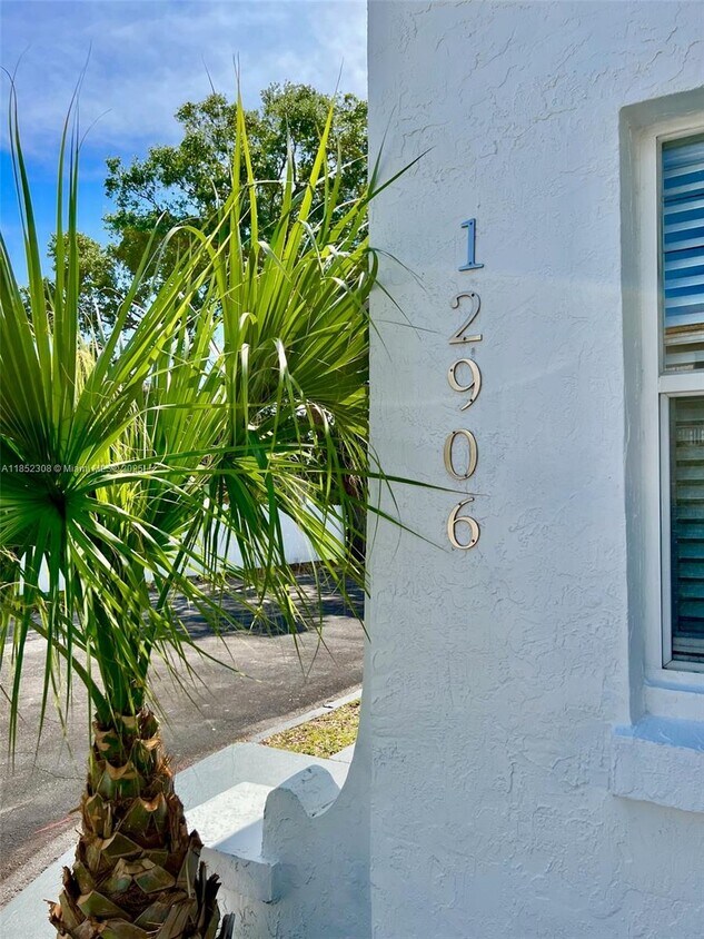 Foto principal - 12906 NE 6th Ave
