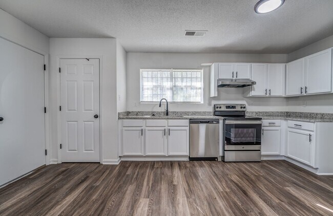 Foto del edificio - 2551 Parkview Dr