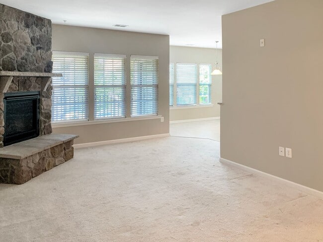 Foto del edificio - Beautiful & Spacious 2 Bedroom, 2 Bathroom...