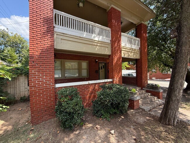 Building Photo - $500 OFF FIRST MONTHS RENT | Charming Hist...