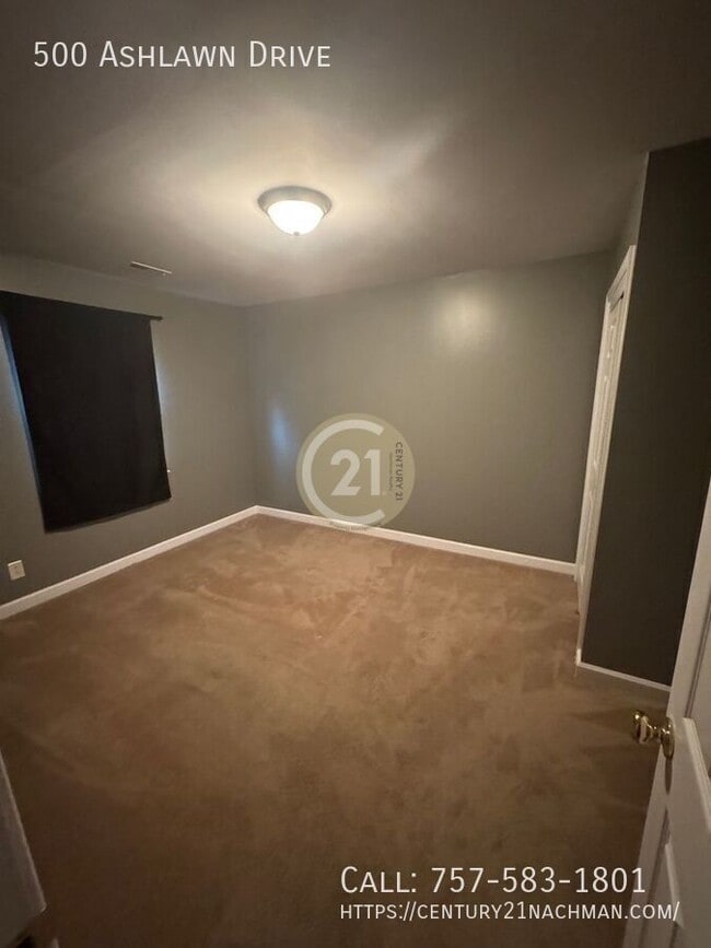 Building Photo - 500 Ashlawn Dr