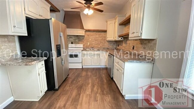 Foto del edificio - Adorable 3 Bedroom, 1 Bathroom in Independ...