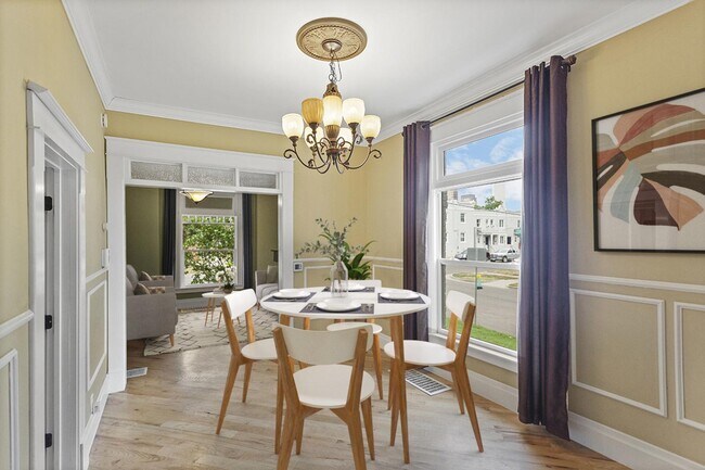 Foto del edificio - Charming Five Points home with outdoor oasis on corner lot