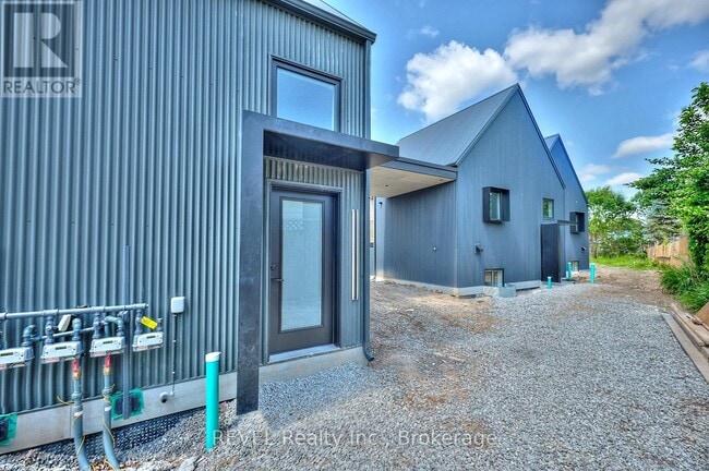 Building Photo - 5361 Valley Wy