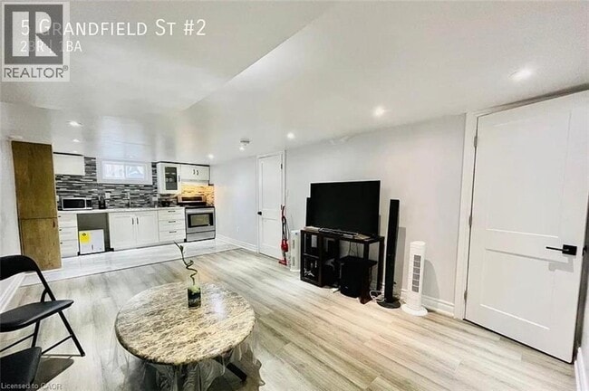 Building Photo - 5 Grandfield St