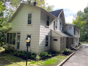 Building Photo - 35 N Hillside Ave