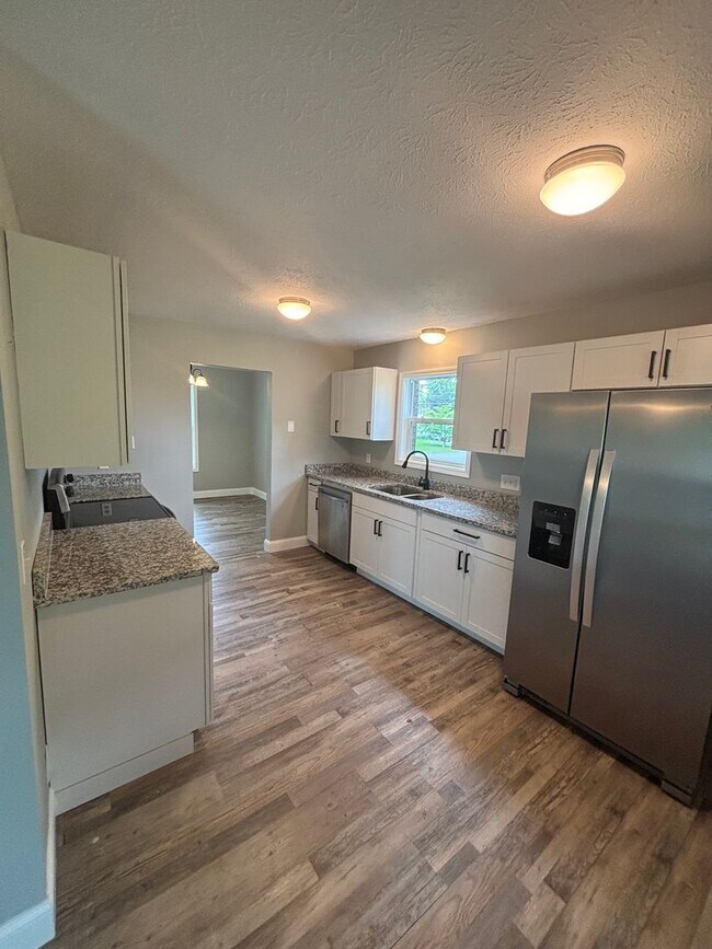 Building Photo - Freshly Renovated Rancher!
