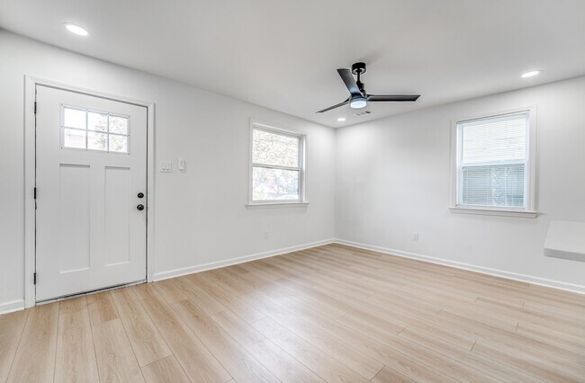 Foto del edificio - 1865 Ferber Ave