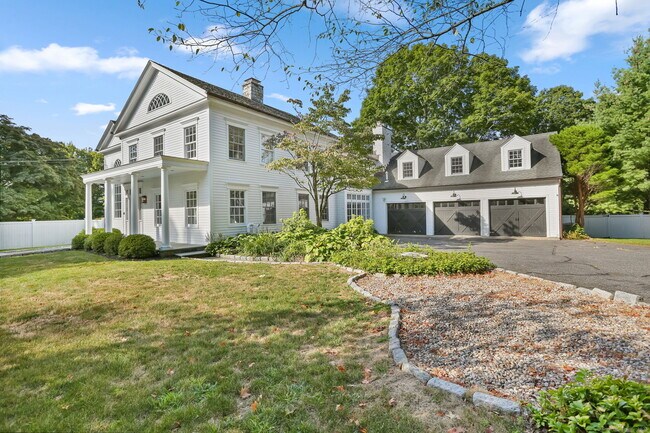 Foto del edificio - 2493 Redding Rd