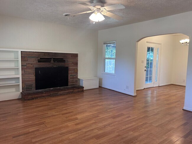 Foto del edificio - 3bd 1ba