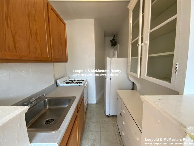 Building Photo - 239 Kelton St