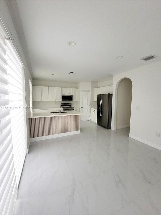 Foto del edificio - 5621 NW 112th Ct